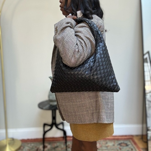 Black woven vegan leather slouchy hobo bag - Picture 8 of 14